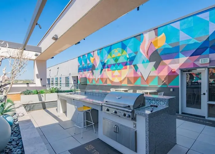 Apartment Charming 1bd - Pool, Gym, Parking, W-d - Sleeps 4