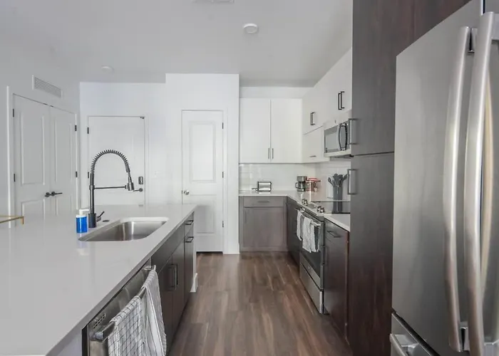 Charming 1bd - Pool, Gym, Parking, W-d - Sleeps 4 Apartment *