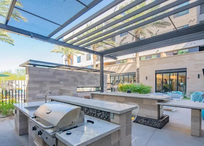 Charming 1bd - Pool, Gym, Parking, W-d - Sleeps 4